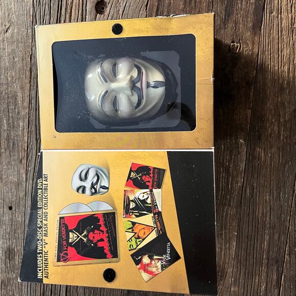 V for Vendetta 2-Disc Collector's Edition (DVD) Complete w/ Mask & Cards JL - Picture 4 of 8